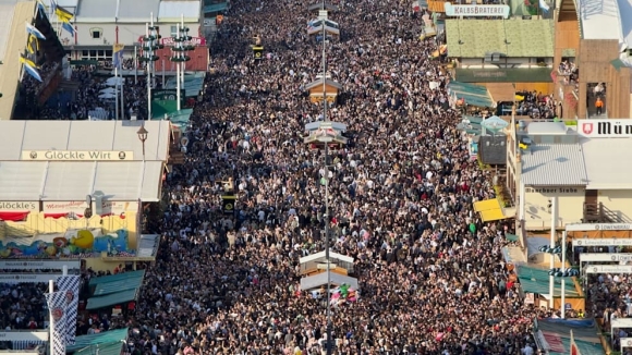 1 Le Hoi Oktoberfest O Duc Tam Thoi Dong Cua Do Qua Tai