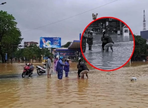 1 San Phu Vo Oi Giua Dong Nuoc Lu O Hue