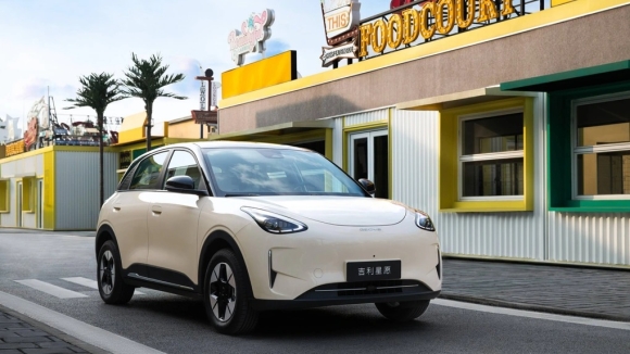 2 O To Dien Ban Chay Nhat Trung Quoc No Nhu Dan Phao Lua Trum Than Xe