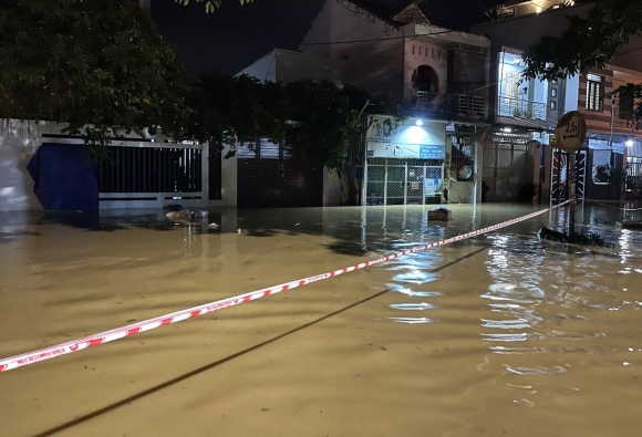 1 Dong Loat Xa Lu Kem Mua Lon Phia Tay Nha Trang Ngap Menh Mong Nguoi Dan Nhan Tin Nho Cuu Gium