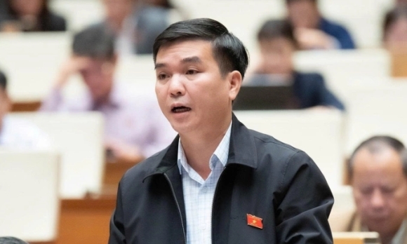 1 Dai Bieu Quoc Hoi Can Cam Tuyet Doi Ep Mua Bao Hiem Khi Vay Ngan Hang