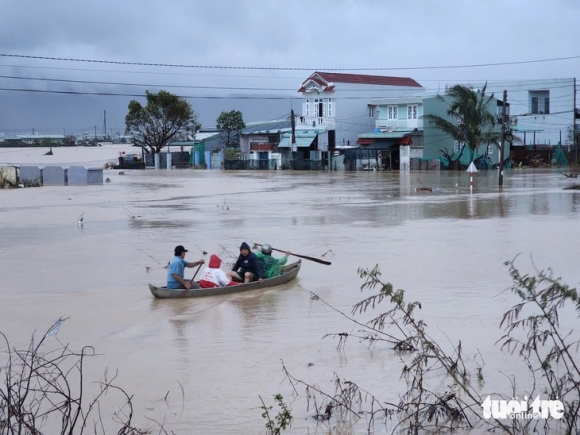 6 Lu Lut Mien Trung It Nhat 50 Nguoi Chet Mat Tich Tiep Tuc Cuu Ho Trong Dem