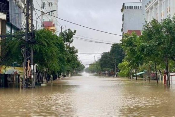14 Lu Lich Su Nhan Chim Nha Trang Oto Troi Dat Trong Lan Nuoc Duc Ngau