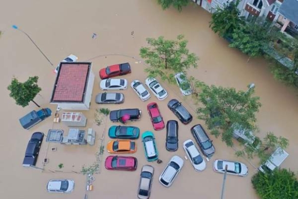 4 Lu Lich Su Nhan Chim Nha Trang Oto Troi Dat Trong Lan Nuoc Duc Ngau
