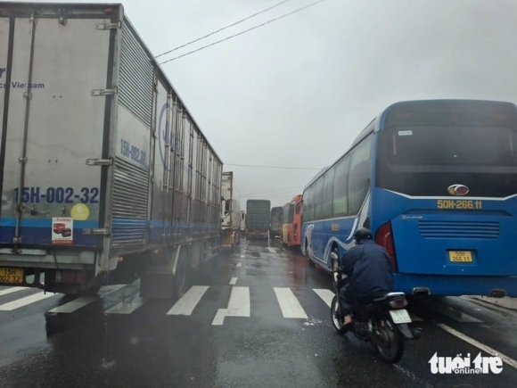 4 Lu Lut Mien Trung It Nhat 50 Nguoi Chet Va Mat Tich San Bay Duong Sat Te Liet