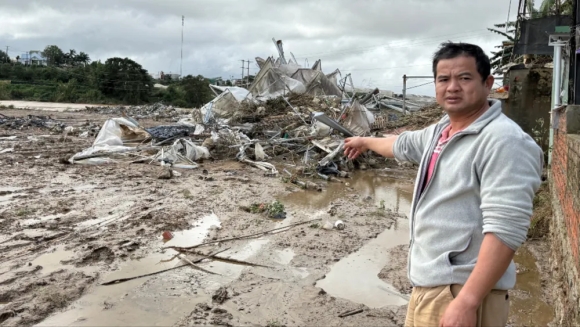 1 Nguoi Dan Thu Phu Rau Hoa O Lam Dong Trang Tay Sau Con Lu Lich Su