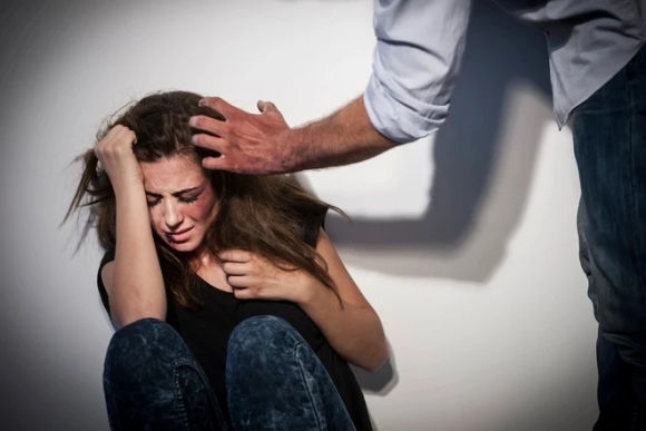 1 Toi Pham Bao Luc Gia Dinh O Duc Phai Deo Thiet Bi Theo Doi Dien Tu