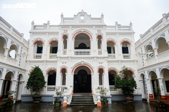 1 Dinh Thu Vua Meo Khoac Ao Moi Sau Trung Tu Long Lay Giua Cao Nguyen Trang