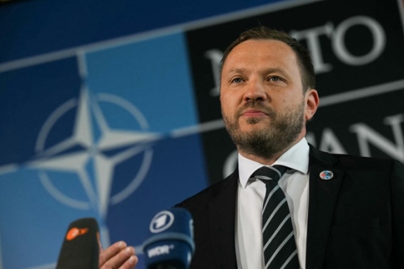 2 Tong Thong Sec Keu Goi Nato San Sang Ban Ha May Bay Nga