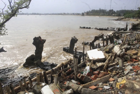 1 Bien An Sau Vao Lang 30 Ho Dan O Quang Ngai Song Trong Noi So Bien Nuot Mat Nha