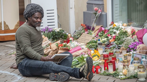 Cảnh sát Đức bắn chết Lorenz tại Oldenburg: Người cha đau đớn trước sự ra đi của con trai