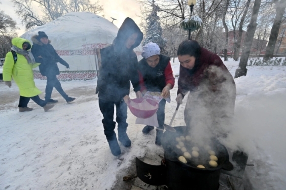 Người Kiev co ro trong giá rét sau đòn tập kích của giặc Nga