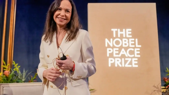 Trump nhắm tới giải Nobel Hòa bình tại Washington thông qua cuộc gặp với Machado