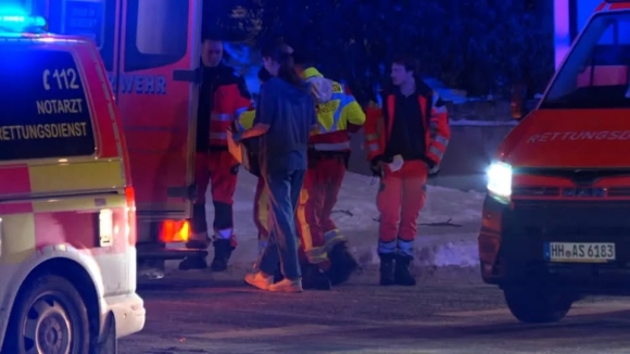 Phép màu giữa bão tuyết âm 11 độ tại Hamburg: Em bé chào đời ngay trong xe ô tô