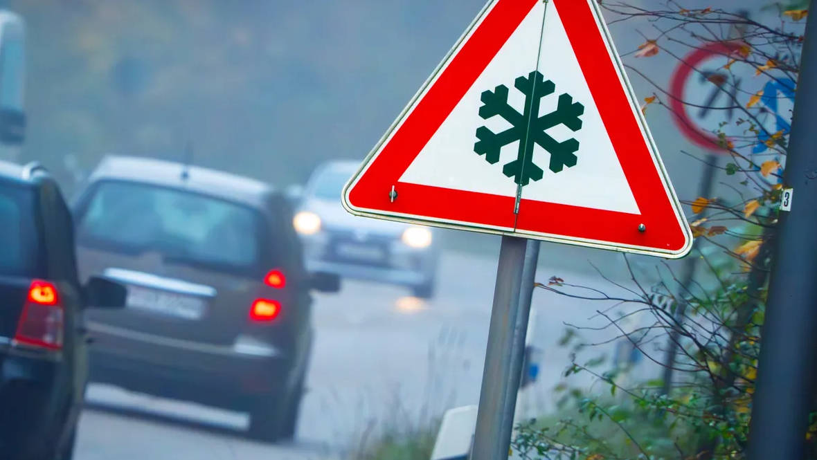 Cảnh báo băng trơn nghiêm trọng bao trùm nước Đức, nguy hiểm kéo dài