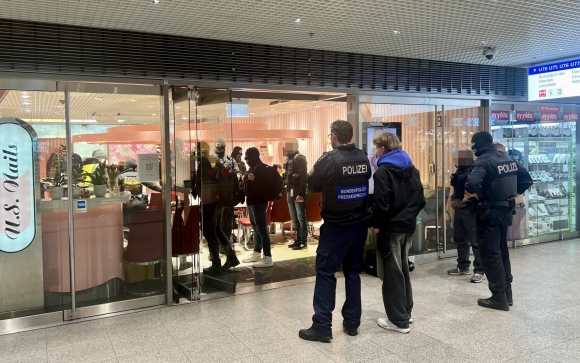 Đằng sau vỏ bọc "thành đạt" của chuỗi tiệm làm móng Us Nails tại Düsseldorf