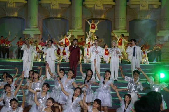 Yêu cầu thẩm định chặt chẽ các chương trình nghệ thuật có người nổi tiếng trên mạng xã hội