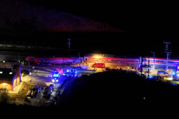 Thảm kịch đường sắt tại Tây Ban Nha khiến ít nhất 24 người tử vong