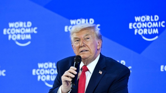 Trump bất ngờ hạ nhiệt căng thẳng tại Davos: Bài học từ sự cứng rắn của châu Âu