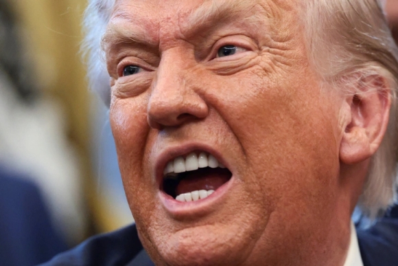 Trump dọa áp thuế quan 100% lên Canada nếu ký thỏa thuận thương mại với Trung Quốc