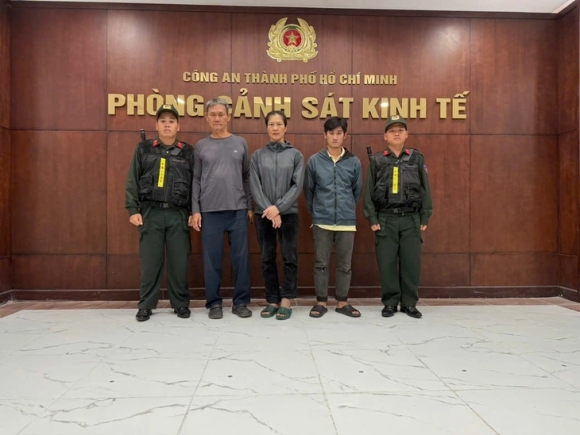 Bắt hai vợ chồng ở TP.HCM tổ chức sản xuất thuốc đông y giả, chứa chất cấm