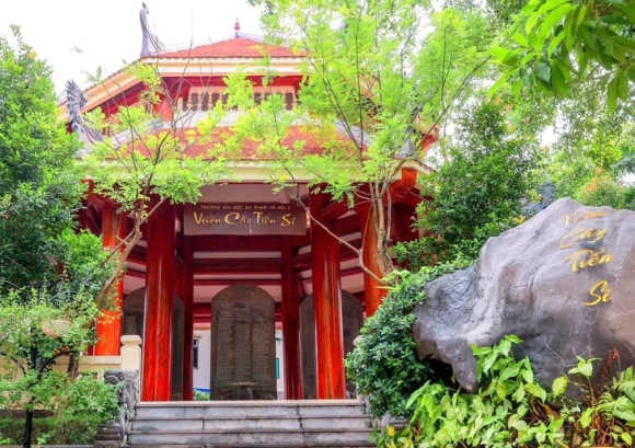 Đục bỏ 2 vị trí trên bia tiến sĩ ở Trường đại học Sư phạm Hà Nội 2 vì 'vi phạm liêm chính khoa học'