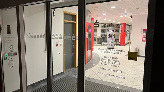 Lại đột nhập ngân hàng Sparkasse tại Wilhelmshaven: Hàng chục két sắt bị phá trong vài phút