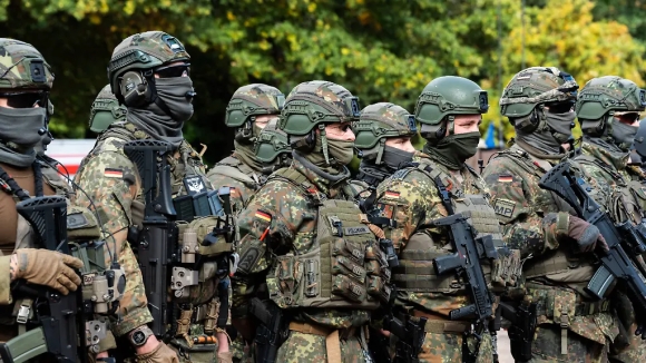 Châu Âu mất nhiều năm để thoát khỏi sự phụ thuộc quân sự vào Mỹ