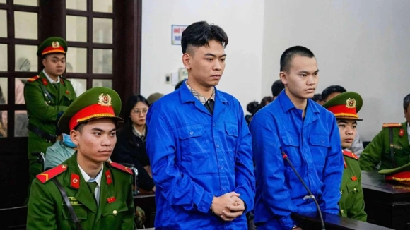 'Tổng tài' giơ tay chỉ đạo đánh người lãnh 2 năm tù, 'đàn em' lãnh 6 tháng tù