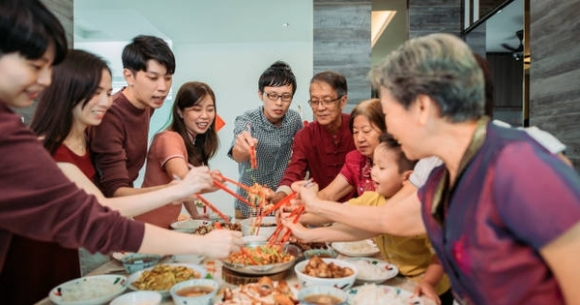 Dù giàu hay nghèo, ngày Tết cũng nhớ: Người khôn ngoan không làm 1 việc này trước mặt họ hàng, bạn bè lâu ngày mới gặp