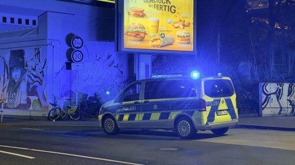 Nhân viên tàu điện bị nhóm thanh niên hành hung tại Bochum