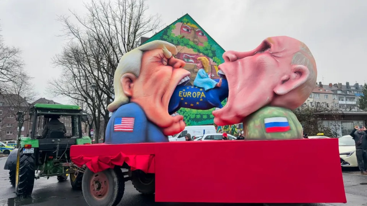 Những chiếc xe diễu hành gây tranh cãi tại lễ hội Rosenmontagszug Düsseldorf 2026