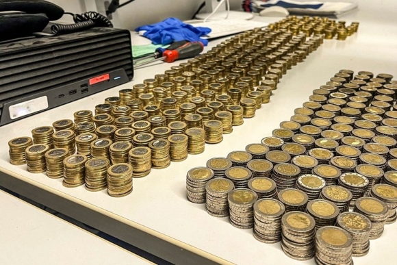 Cảnh sát Berlin bắt giữ cặp đôi dùng xe đẩy trẻ em để tẩu tán hàng nghìn euro tiền xu