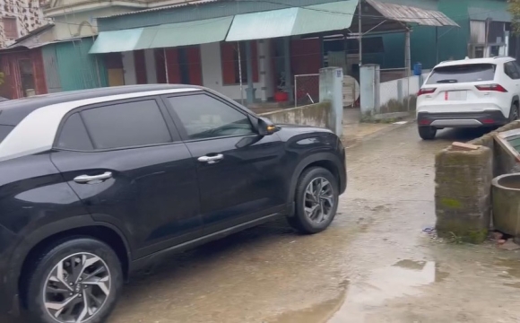 Thói trọc phú và cái tôi đầy kệch cỡm giữa con ngõ hẹp tại Hà Tĩnh