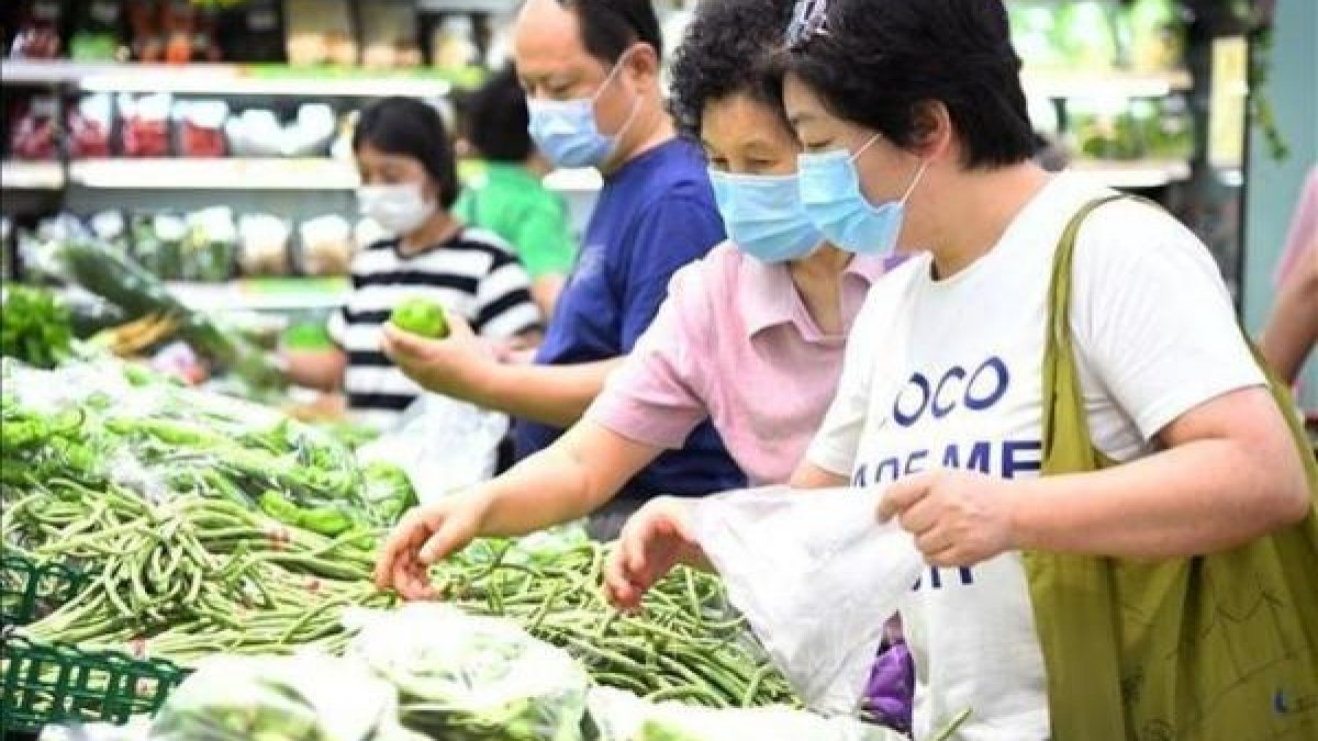 Thị trường hàng hóa mùng 6 Tết trở lại bình thường