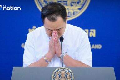 Thủ tướng Thái Lan thừa nhận sai, xin lỗi người dân vì biến động giá xăng dầu