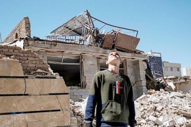 Đàm phán ngừng bắn: Hy vọng xa vời khi Iran 'tiếp tục chiến đấu' và Mỹ 'điều động quân'