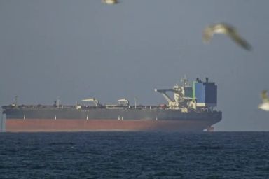 Giá dầu tăng vọt và nỗi lo chứng khoán lao dốc vì căng thẳng Mỹ - Iran