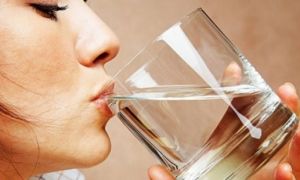 Uống một cốc nước lúc bụng đói vào buổi sáng, bạn sẽ nhận được những lợi ích...