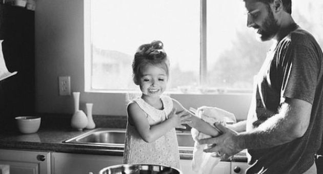 10 điều cha dạy con gái tốt hơn mẹ