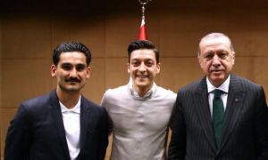 Vì hành động này, Mesut Özil hết cửa trở lại đội tuyển Đức?