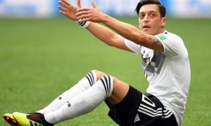 Mesut Oezil từ giã tuyển Đức: 'Khi chiến thắng, tôi là người Đức, khi thua...