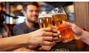 Nghiên cứu mới: Những người uống rượu sống lâu hơn người bình thường
