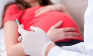 Theo nghiêm cứu, phụ nữ mang thai được tiêm chủng ngừa COVID-19 truyền kháng...