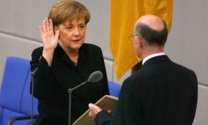 16 năm Merkel lèo lái châu Âu
