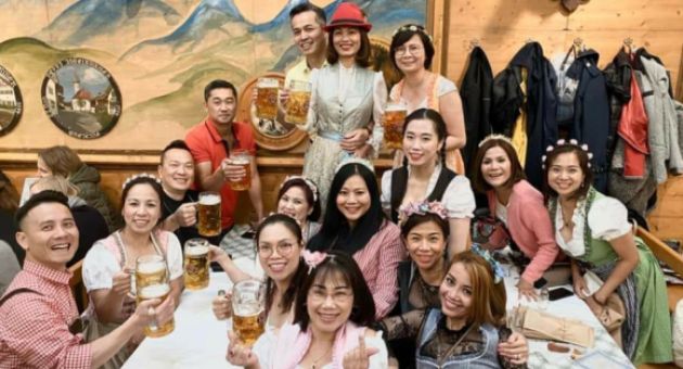 Người Việt với niềm vui hội ngộ tại lễ hội bia Đức Oktoberfest