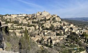Ghé thăm làng cổ Gordes tại Pháp – điểm đến hấp dẫn của khách du lịch