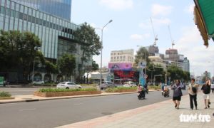Trồng cây xanh thay mái che vỉa hè đường Lê Lợi là hoàn toàn có thể