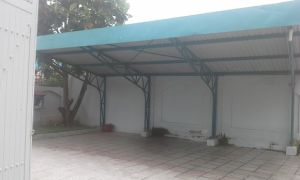 Không lạ những “sáng kiến” kỳ quặc kiểu lắp mái che cho đường phố