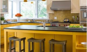 Nhà bếp nổi bật với sắc vàng ấn tượng